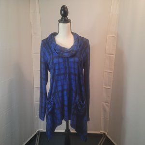 Chealsea and Theodore Fashion size L tunic in blue with black design.